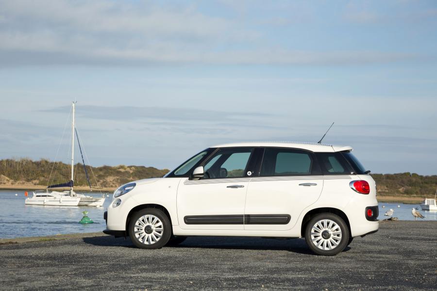  Fiat 500L Petit Bateau 2015 года  (фото 3 из 16)